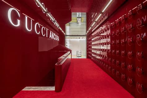 negozio gucci bambino milano|Gucci riapre la boutique di Milano .